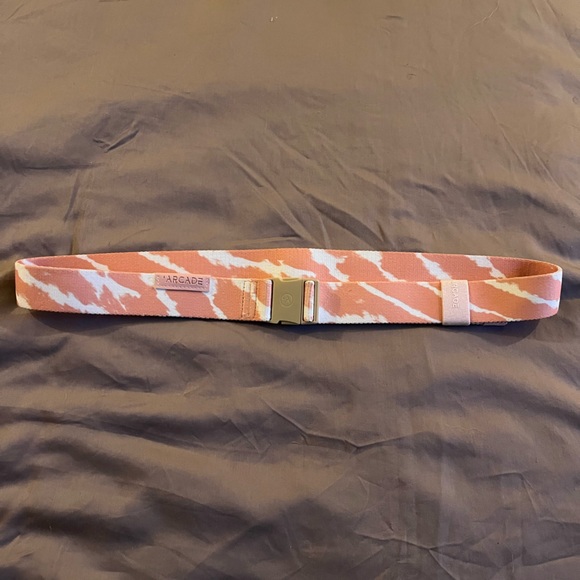 Pink Arcade snowboarding/ski belt. - Picture 5 of 5